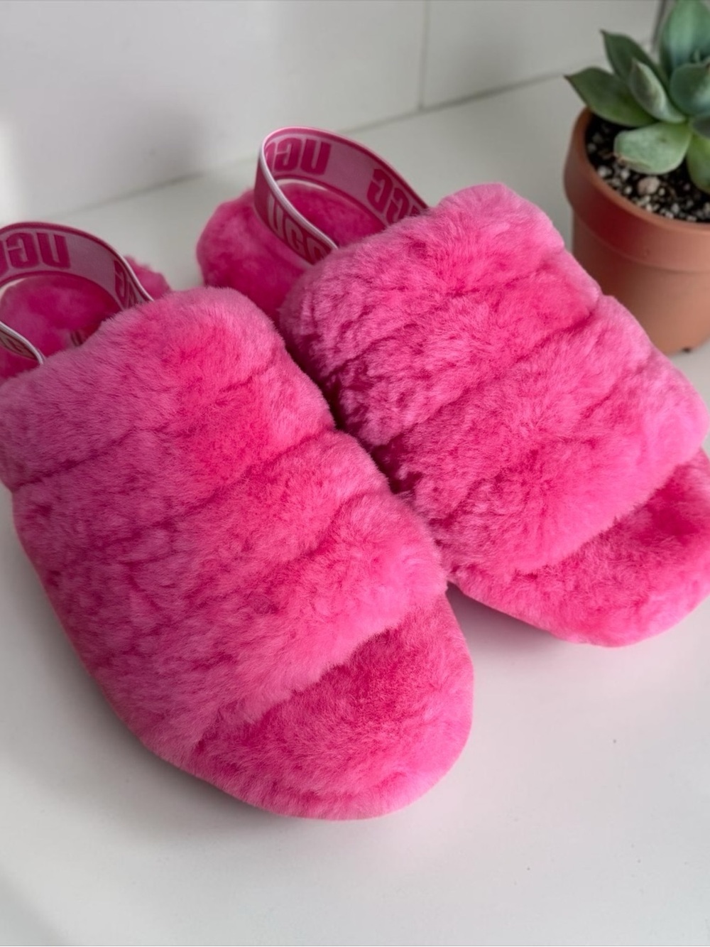 NWOT UGG Fluff Yeah Slippers in Sachet Pink! Size 7! NEW! - Picture 2 of 11